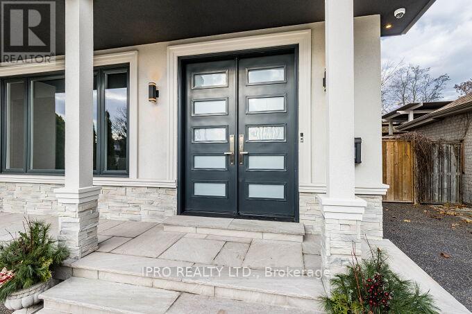 2682 Crystalburn Avenue, Mississauga, Ontario  L5B 2N8 - Photo 3 - W12208140