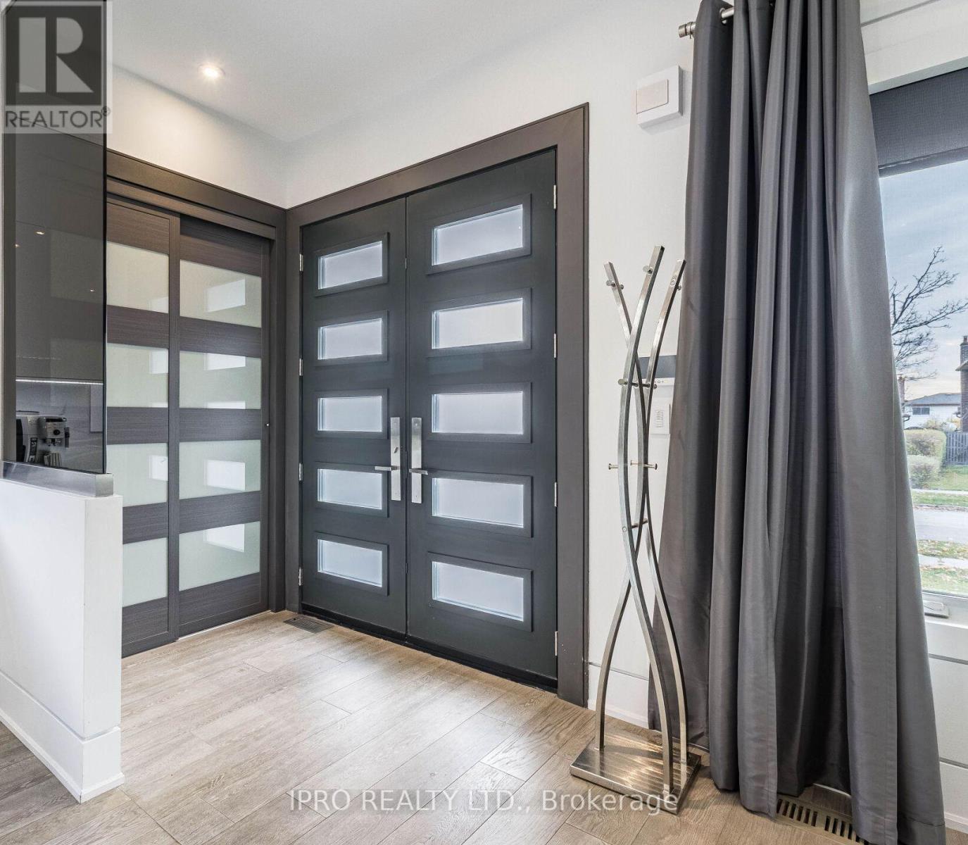 2682 Crystalburn Avenue, Mississauga, Ontario  L5B 2N8 - Photo 4 - W12208140