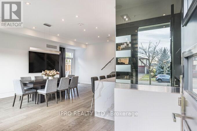 2682 Crystalburn Avenue, Mississauga, Ontario  L5B 2N8 - Photo 5 - W12208140