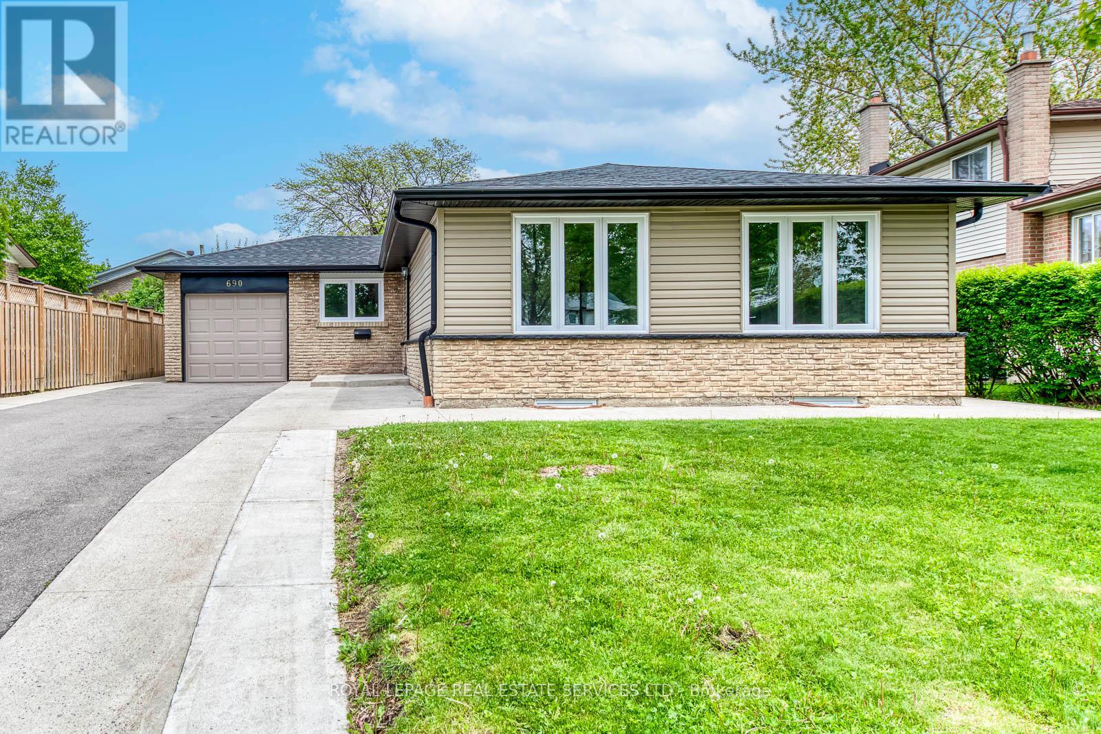 690 MISSISSUAGA VALLEY BOULEVARD, Mississauga, Ontario