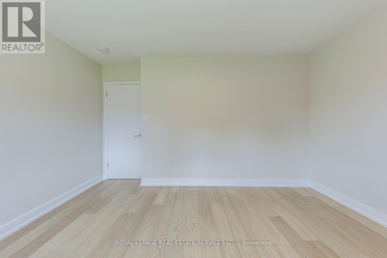 690 Mississuaga Valley Boulevard, Mississauga, Ontario  L5A 1Z4 - Photo 12 - W12208151