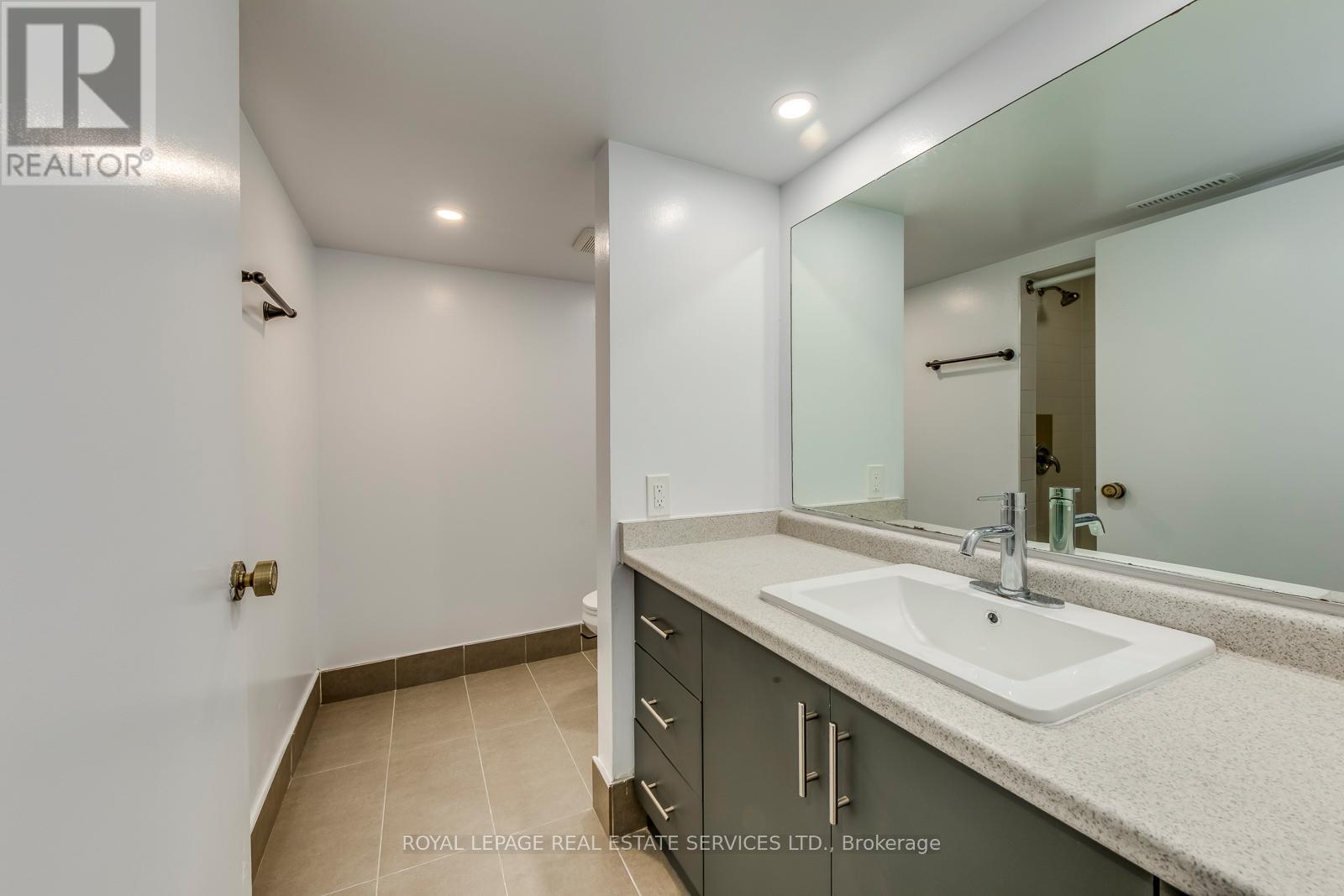 690 Mississuaga Valley Boulevard, Mississauga, Ontario  L5A 1Z4 - Photo 19 - W12208151