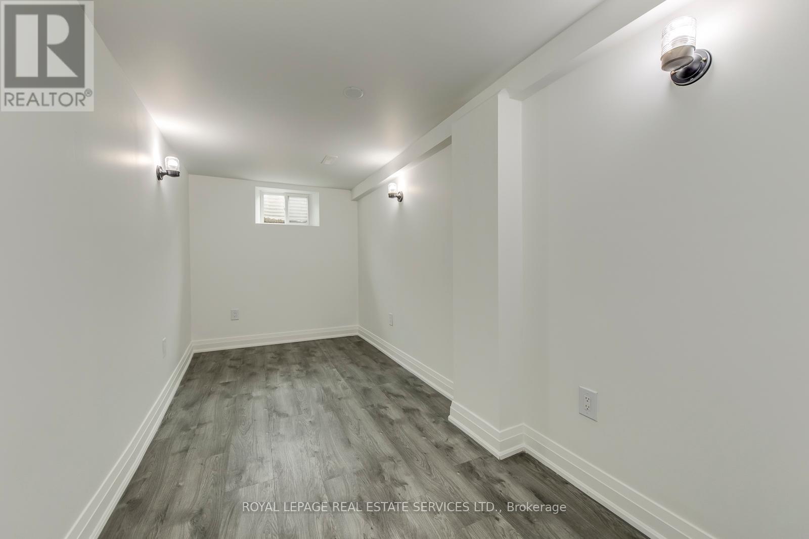 690 Mississuaga Valley Boulevard, Mississauga, Ontario  L5A 1Z4 - Photo 3 - W12208151