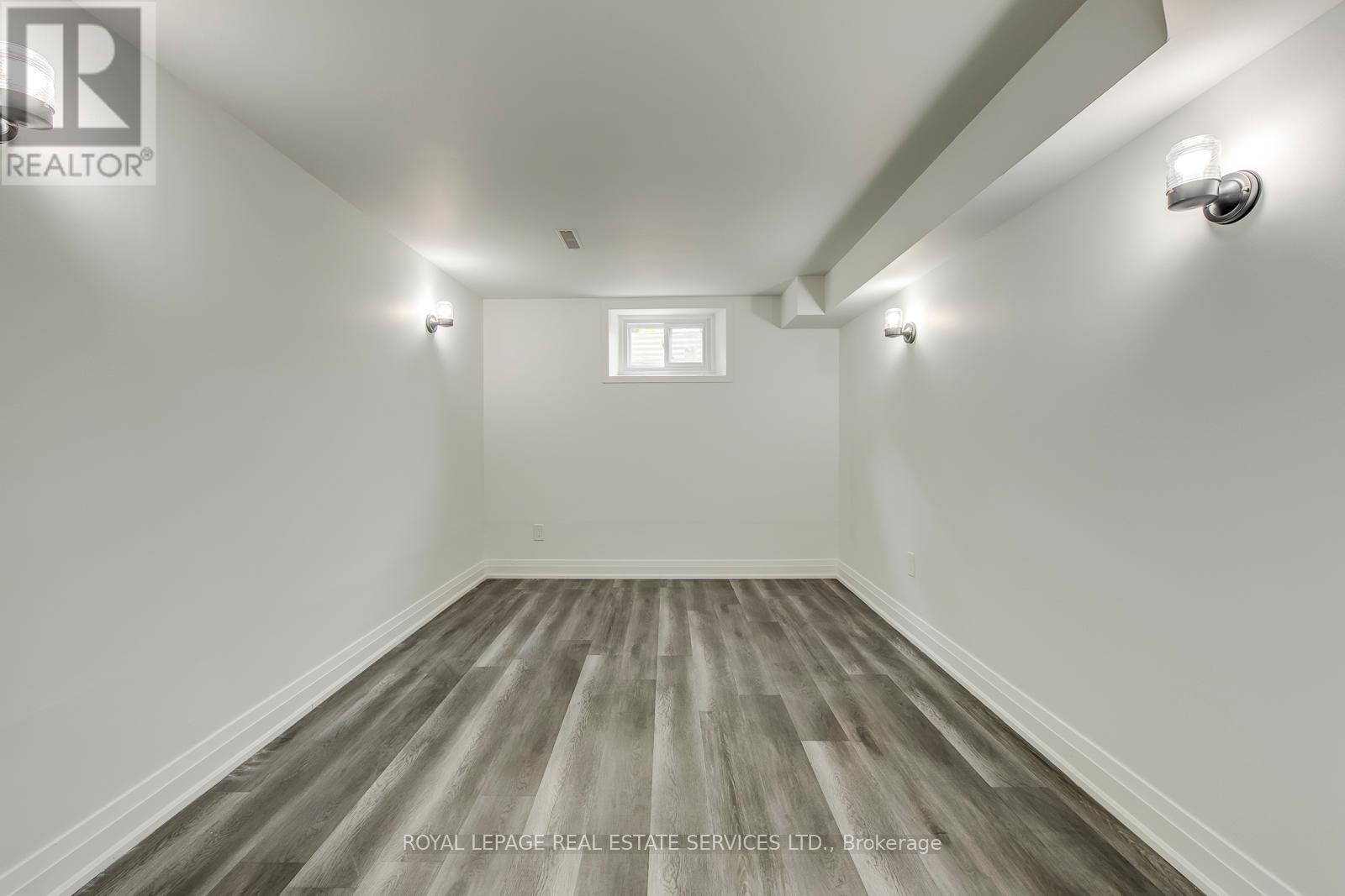690 Mississuaga Valley Boulevard, Mississauga, Ontario  L5A 1Z4 - Photo 4 - W12208151