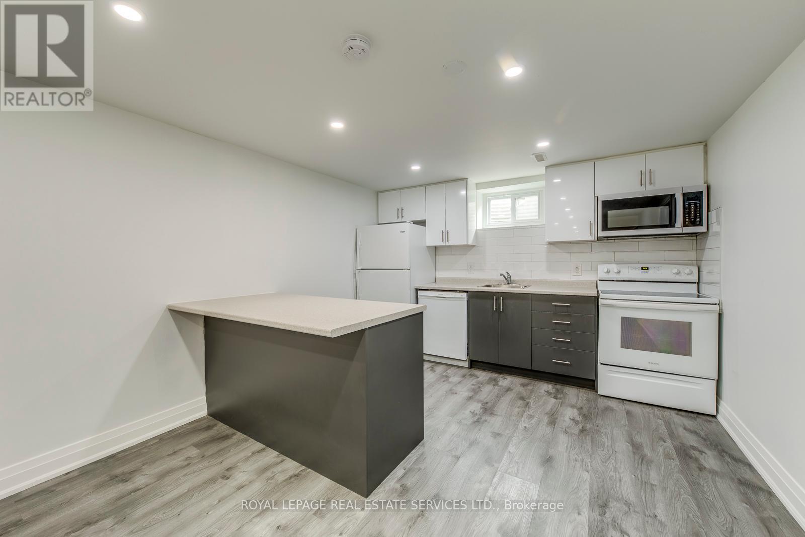 690 Mississuaga Valley Boulevard, Mississauga, Ontario  L5A 1Z4 - Photo 8 - W12208151