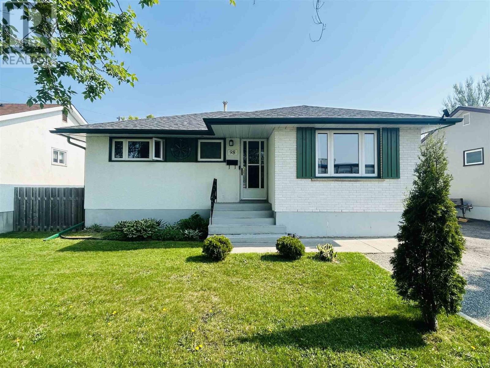 98 Phyllis St, Thunder Bay, Ontario  P7B 1S7 - Photo 1 - TB251582