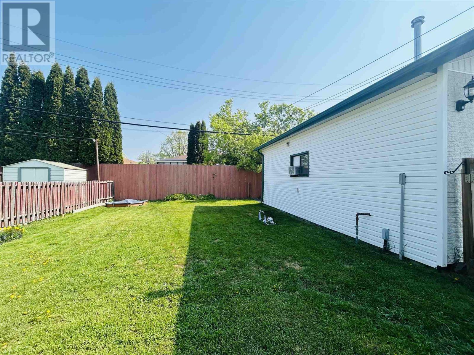 98 Phyllis St, Thunder Bay, Ontario  P7B 1S7 - Photo 5 - TB251582