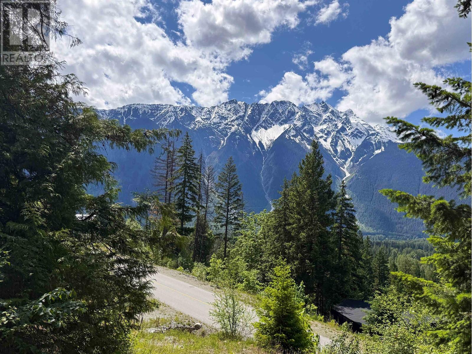 7505 Pebble Creek Drive, Pemberton, British Columbia  V0N 2L3 - Photo 2 - R3013226