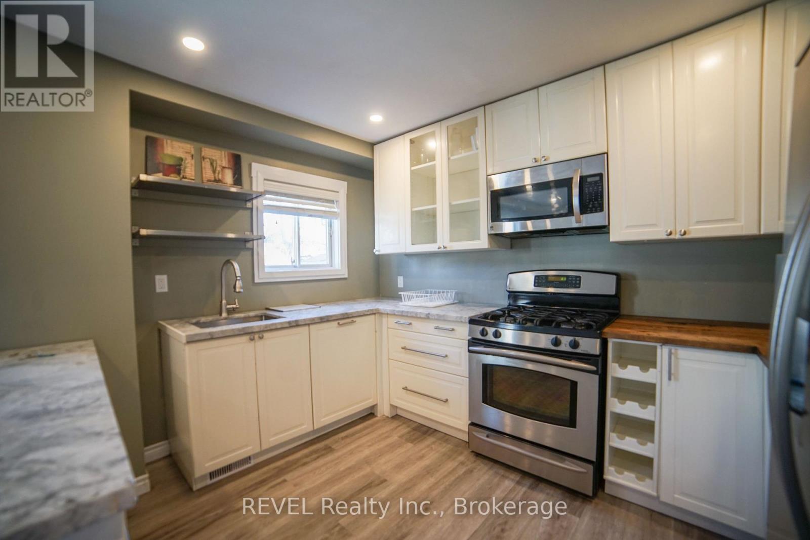 32 Edmund Street, St. Catharines (Downtown), Ontario  L2R 2G2 - Photo 2 - X12208165