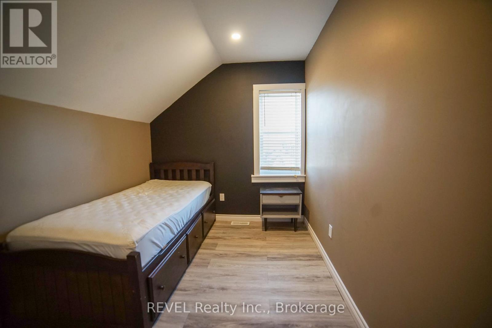 32 Edmund Street, St. Catharines (Downtown), Ontario  L2R 2G2 - Photo 24 - X12208165