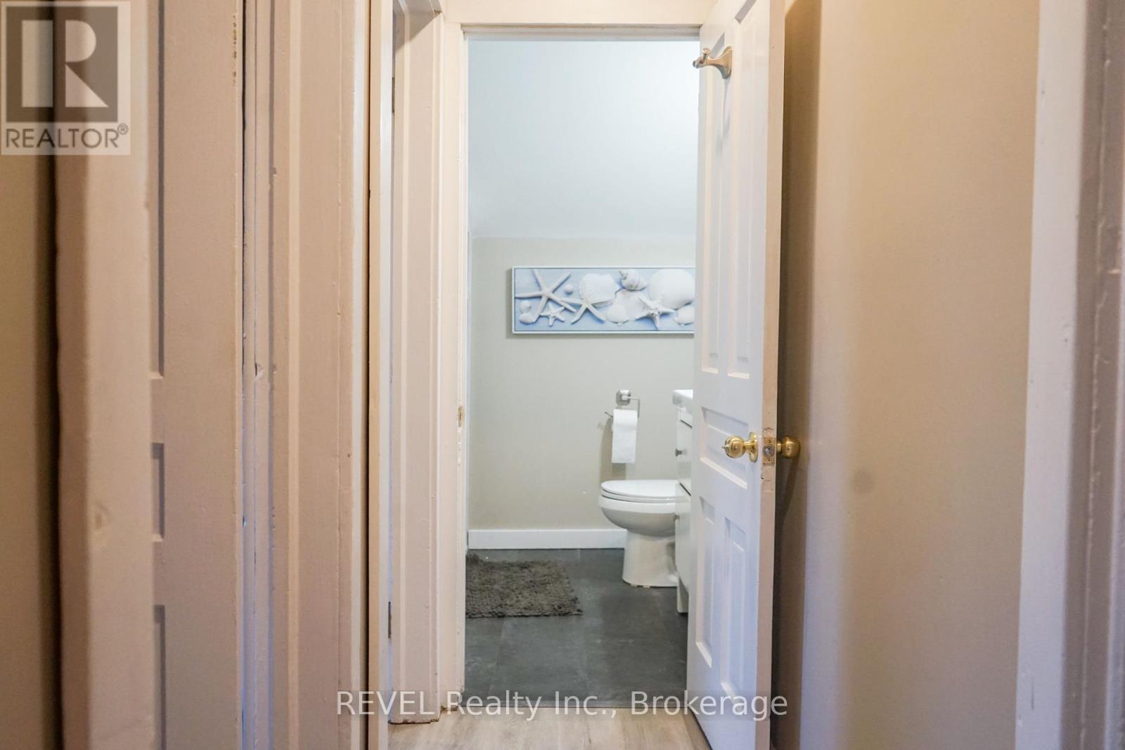 32 Edmund Street, St. Catharines (Downtown), Ontario  L2R 2G2 - Photo 26 - X12208165