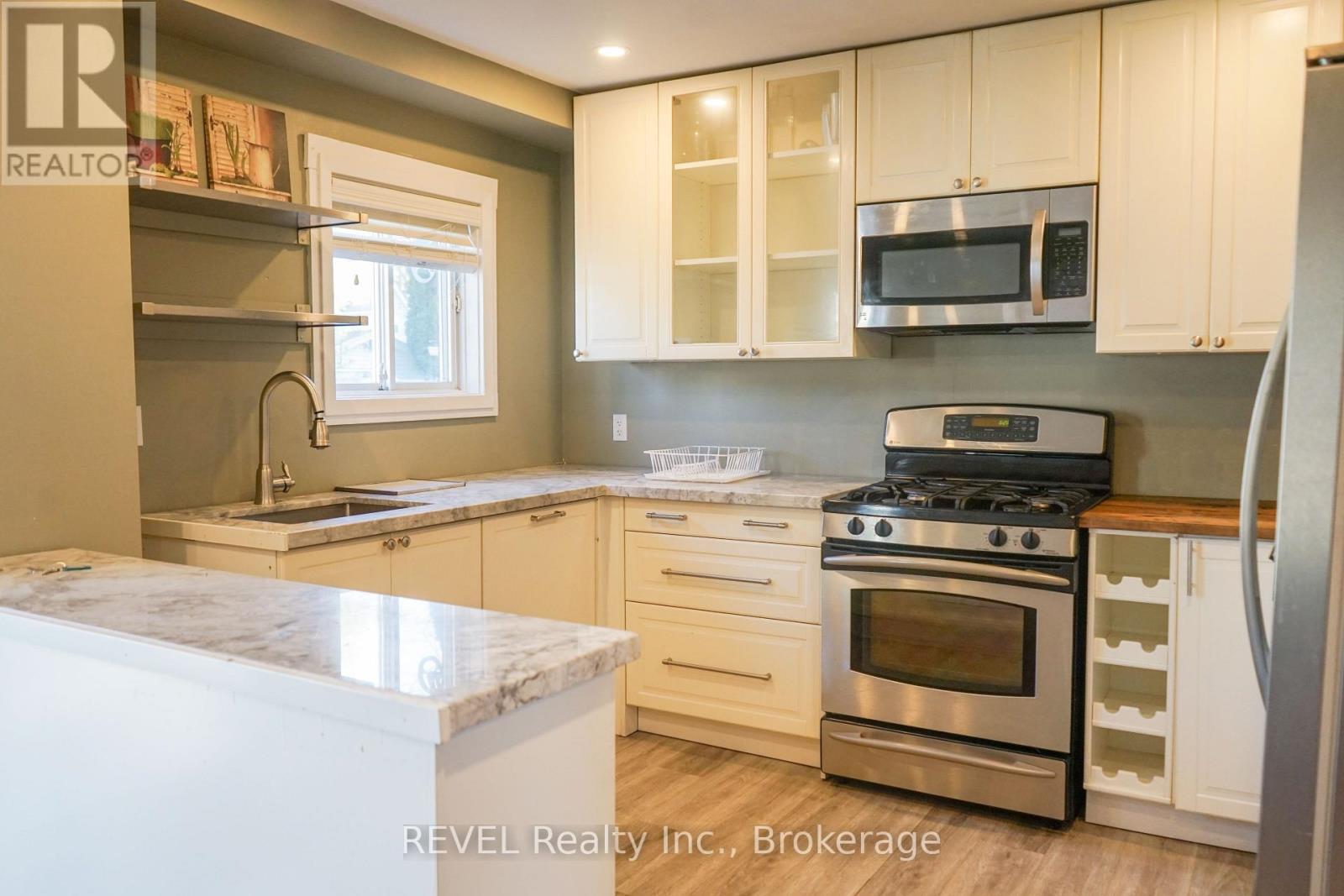 32 Edmund Street, St. Catharines (Downtown), Ontario  L2R 2G2 - Photo 3 - X12208165