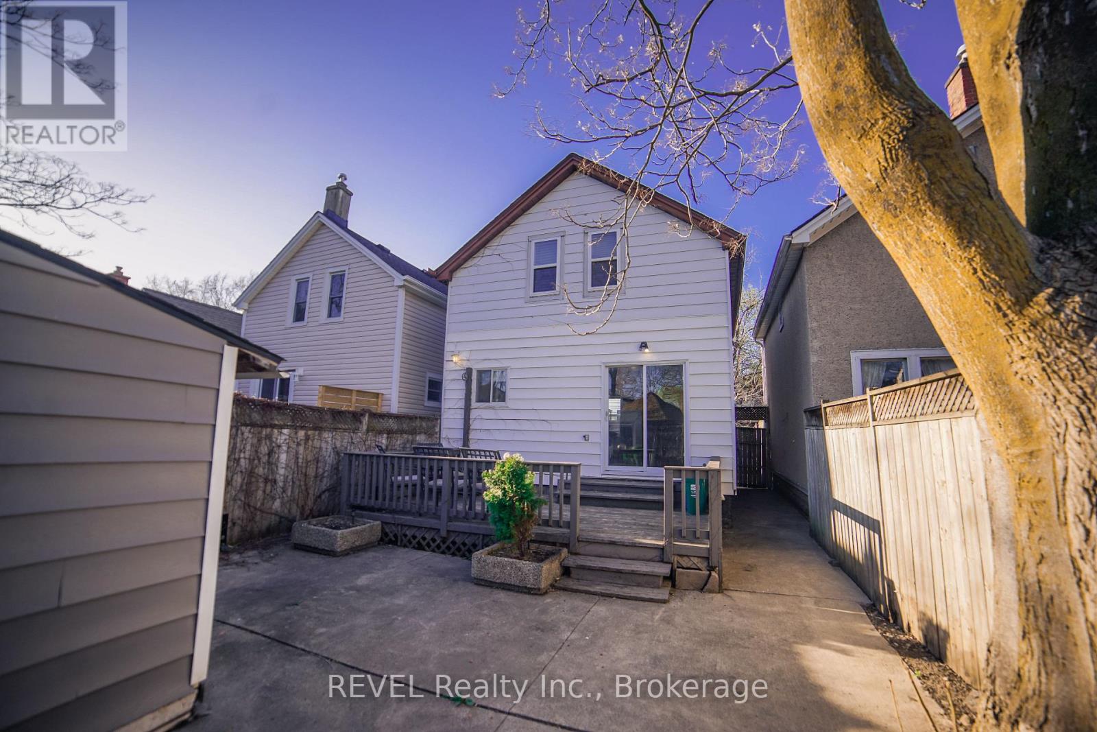 32 Edmund Street, St. Catharines (Downtown), Ontario  L2R 2G2 - Photo 37 - X12208165