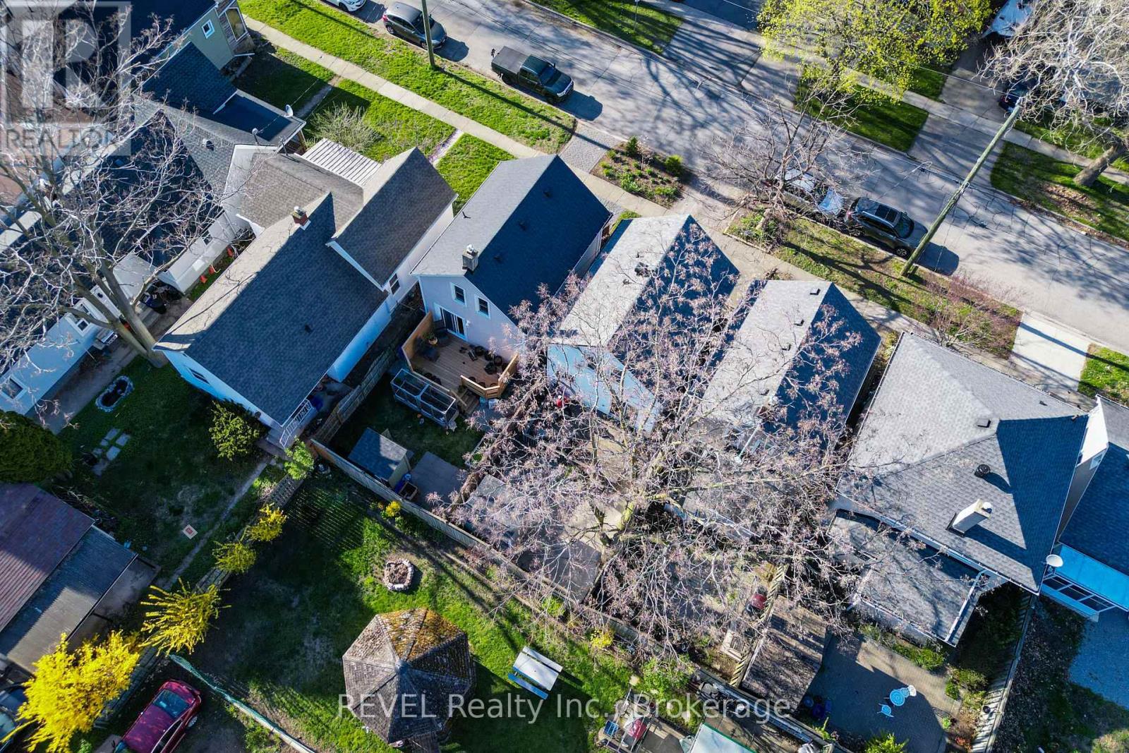32 Edmund Street, St. Catharines (Downtown), Ontario  L2R 2G2 - Photo 38 - X12208165