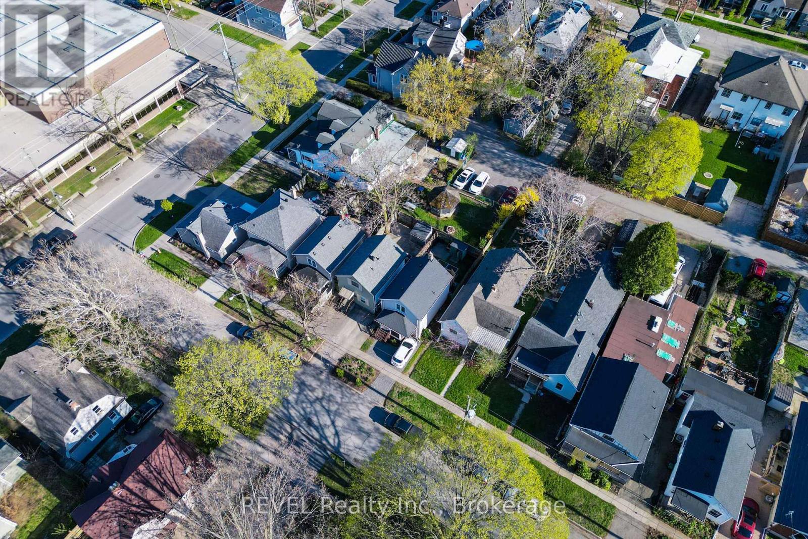 32 Edmund Street, St. Catharines (Downtown), Ontario  L2R 2G2 - Photo 5 - X12208165