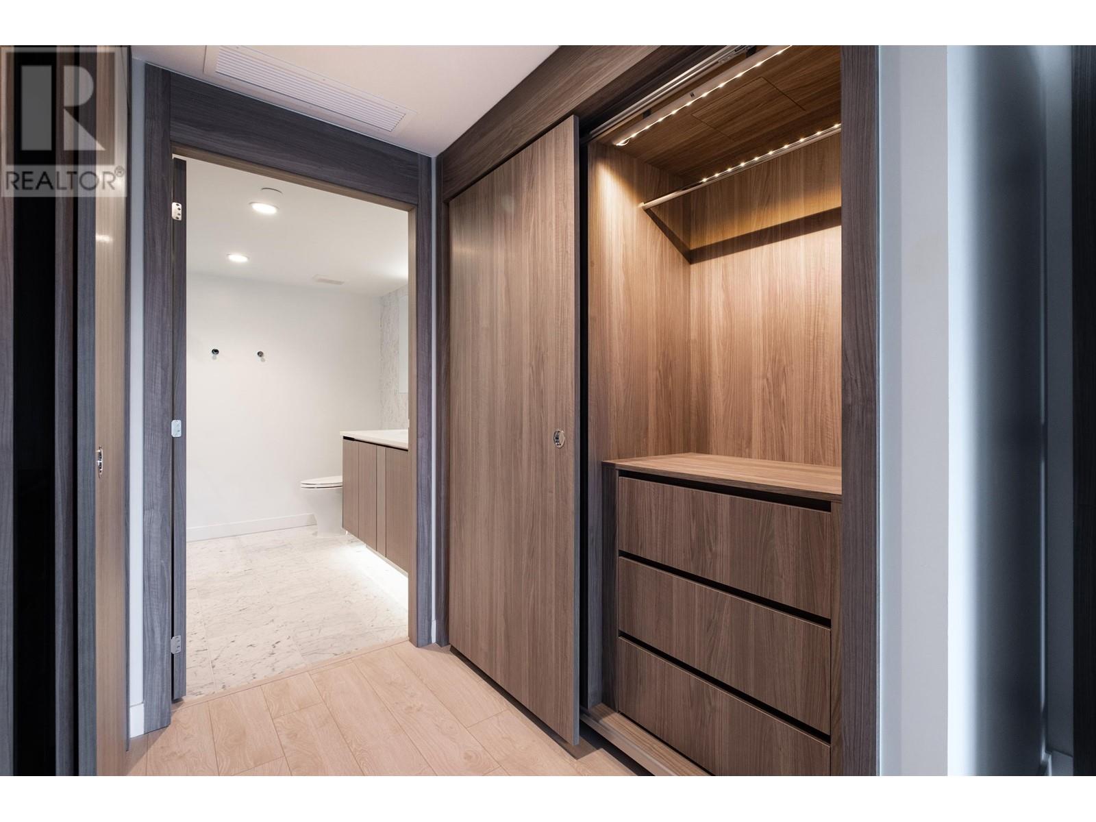 1013 1768 Cook Street, Vancouver, British Columbia  V5Y 0N3 - Photo 3 - R3013184