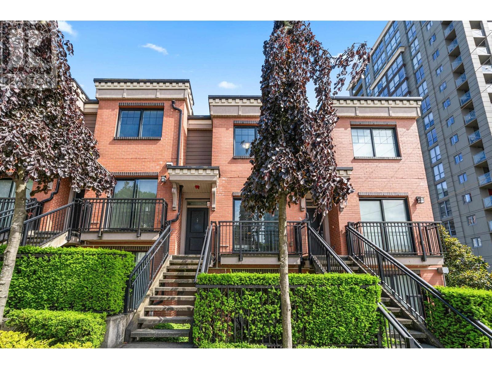 7 838 ROYAL AVENUE, New Westminster, British Columbia