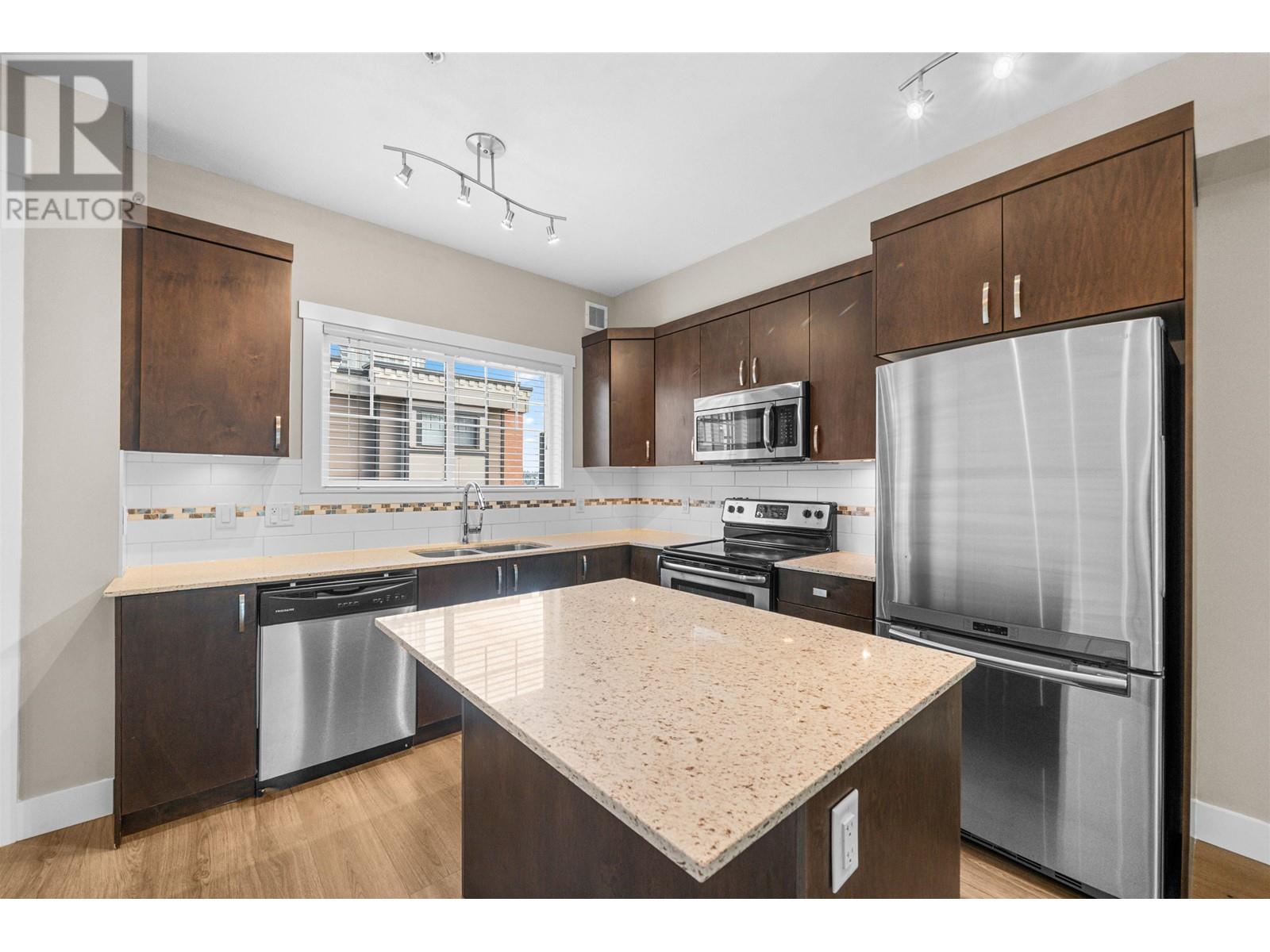 7 838 Royal Avenue, New Westminster, British Columbia  V3M 1J9 - Photo 2 - R3013185