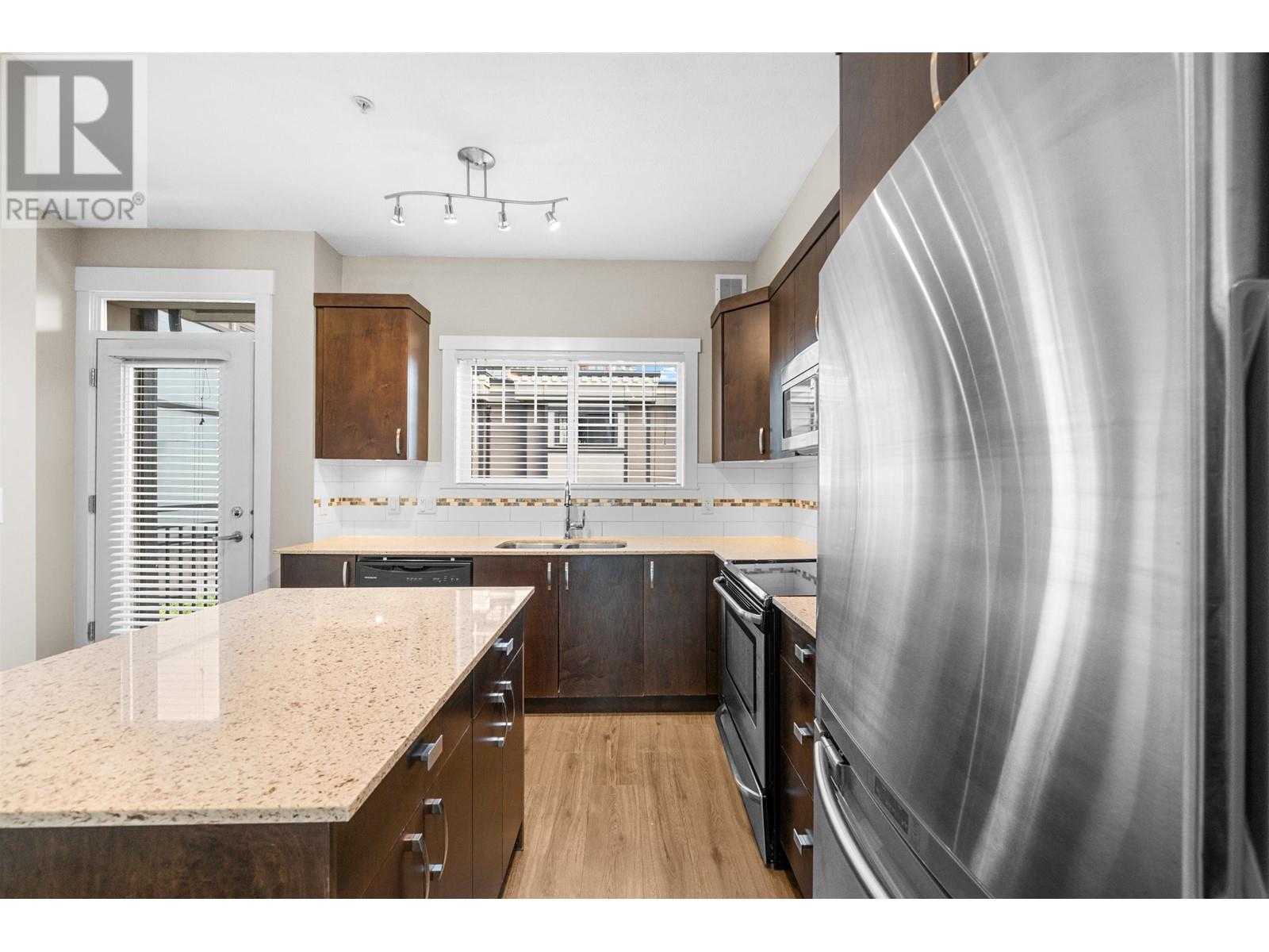 7 838 Royal Avenue, New Westminster, British Columbia  V3M 1J9 - Photo 3 - R3013185