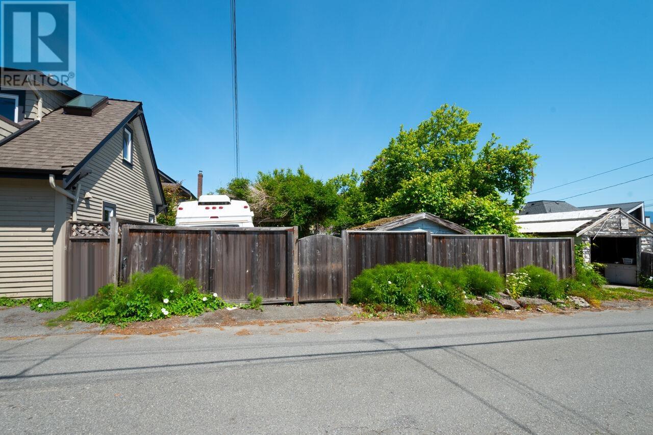2856 Trinity Street, Vancouver, British Columbia  V5K 1E9 - Photo 10 - R3013236