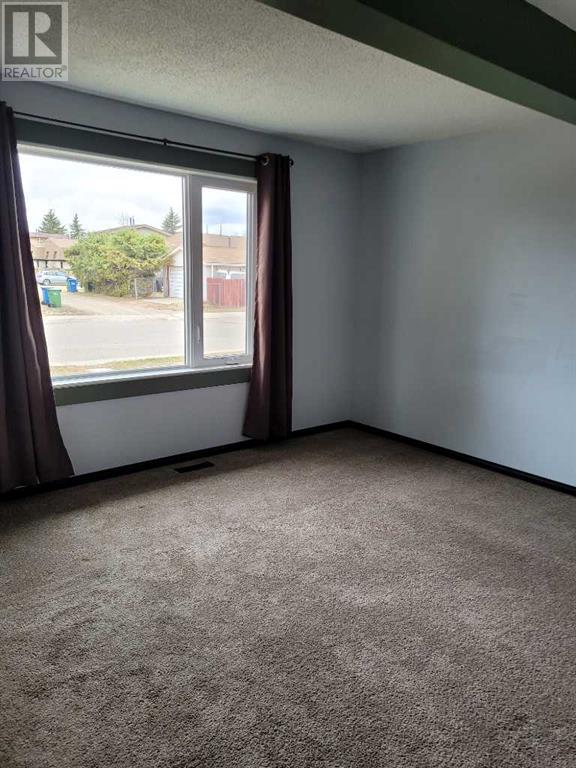 F, 11 Glendale Boulevard, Red Deer, Alberta  T4P 3A6 - Photo 3 - A2228021