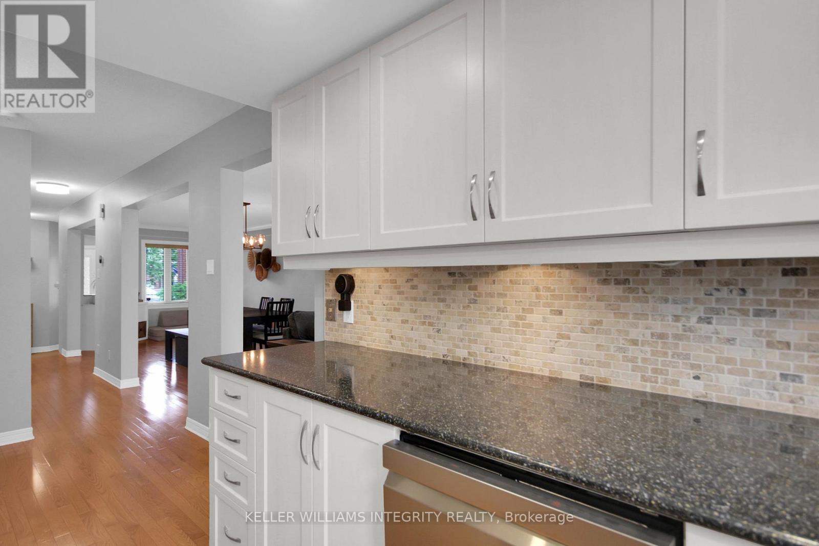 145 Hunterswood Crescent, Ottawa, Ontario  K1G 5W1 - Photo 23 - X12208182