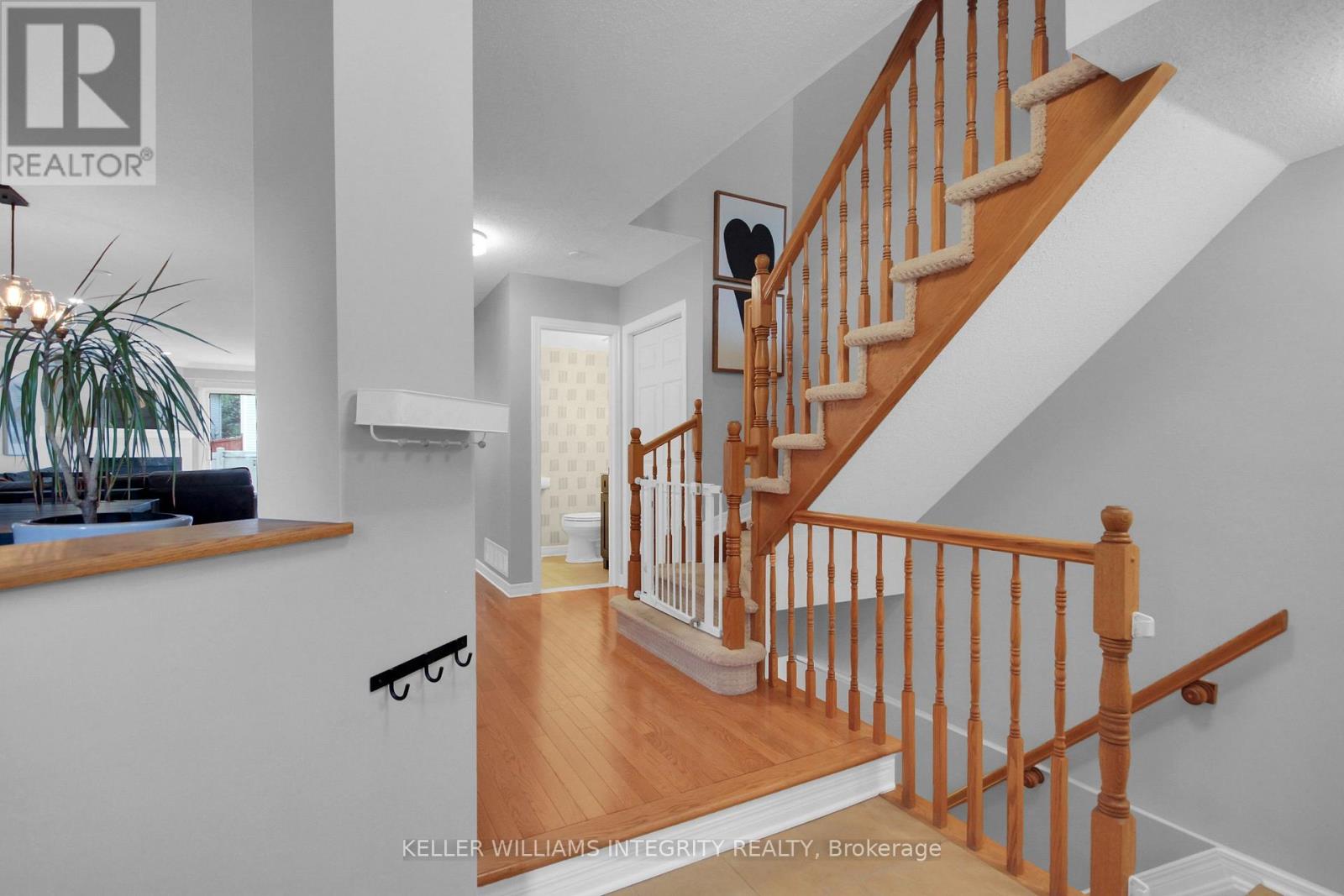 145 Hunterswood Crescent, Ottawa, Ontario  K1G 5W1 - Photo 6 - X12208182