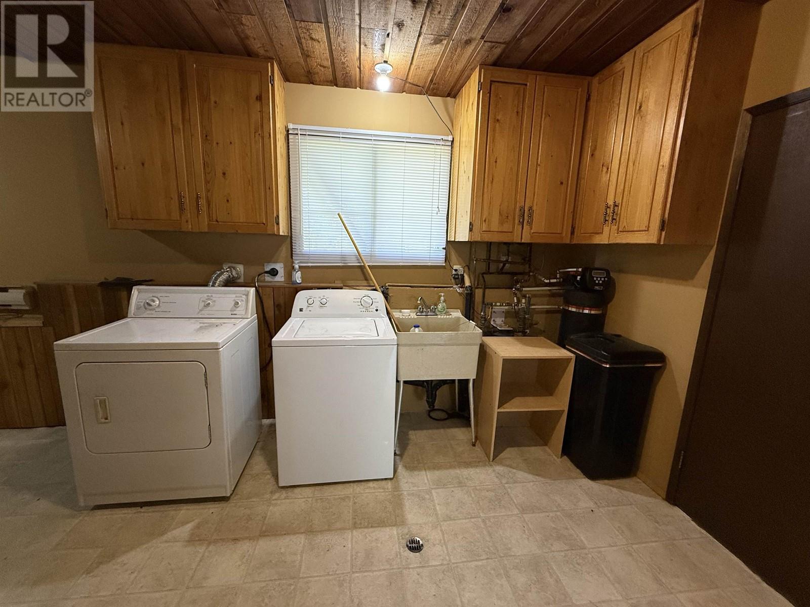 4719 Cariboo Drive, 108 Mile Ranch, British Columbia  V0K 2Z0 - Photo 36 - R3013296