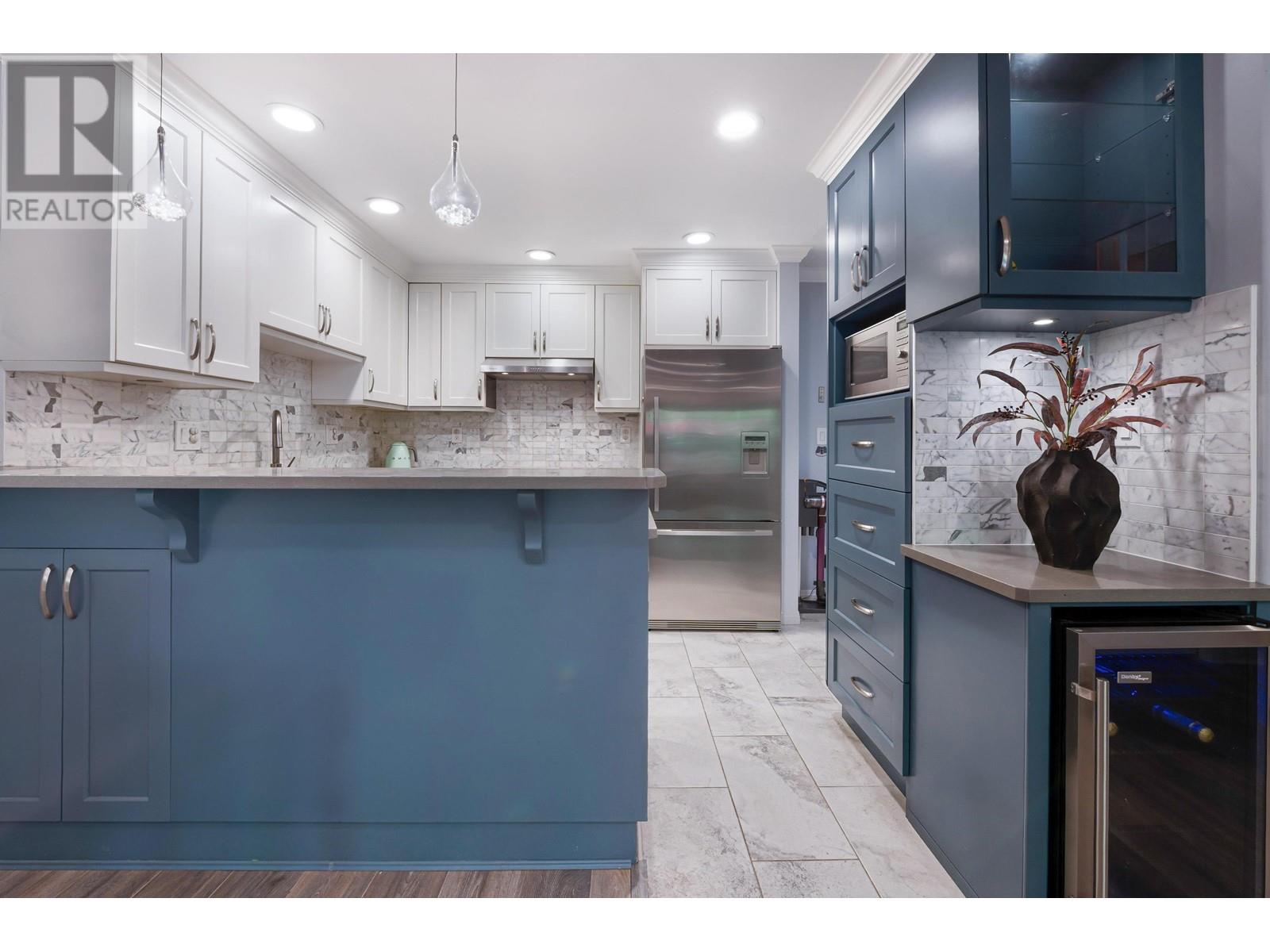 107 74 MINER STREET, New Westminster, British Columbia