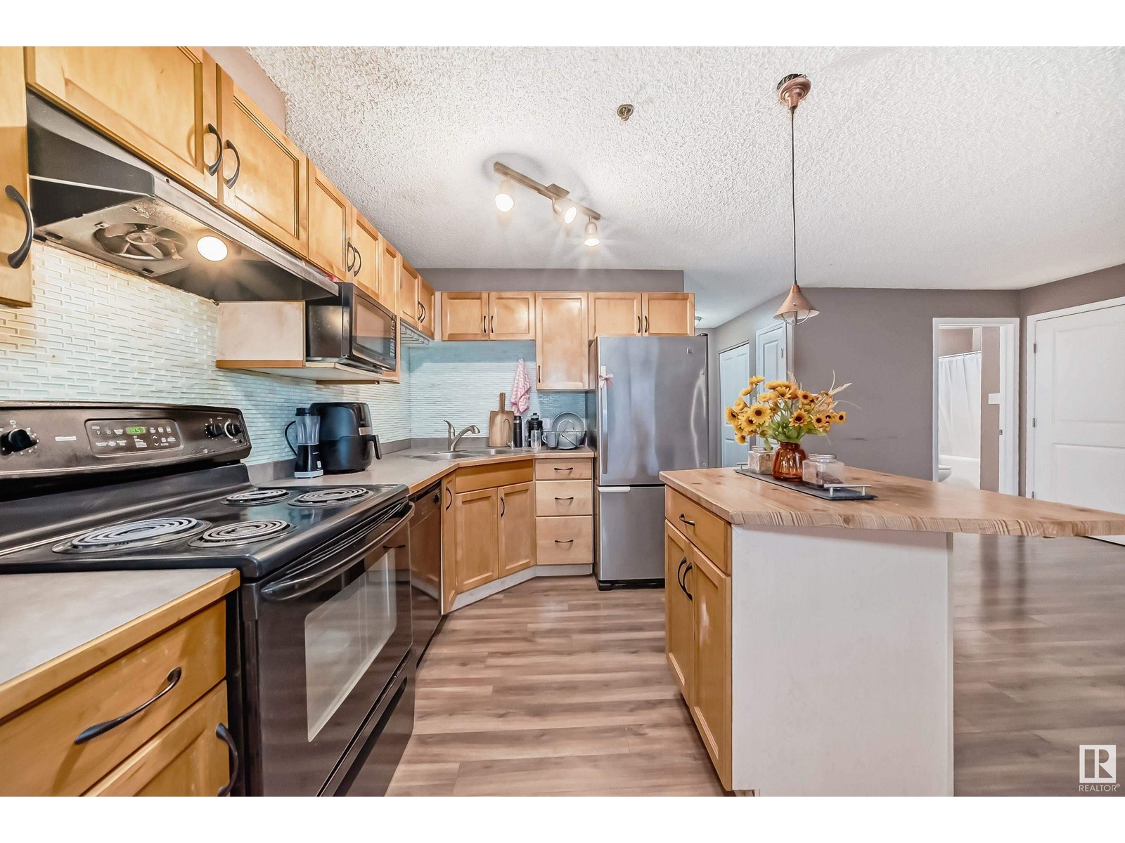 Property at 110 2305 35A AV NW image 3