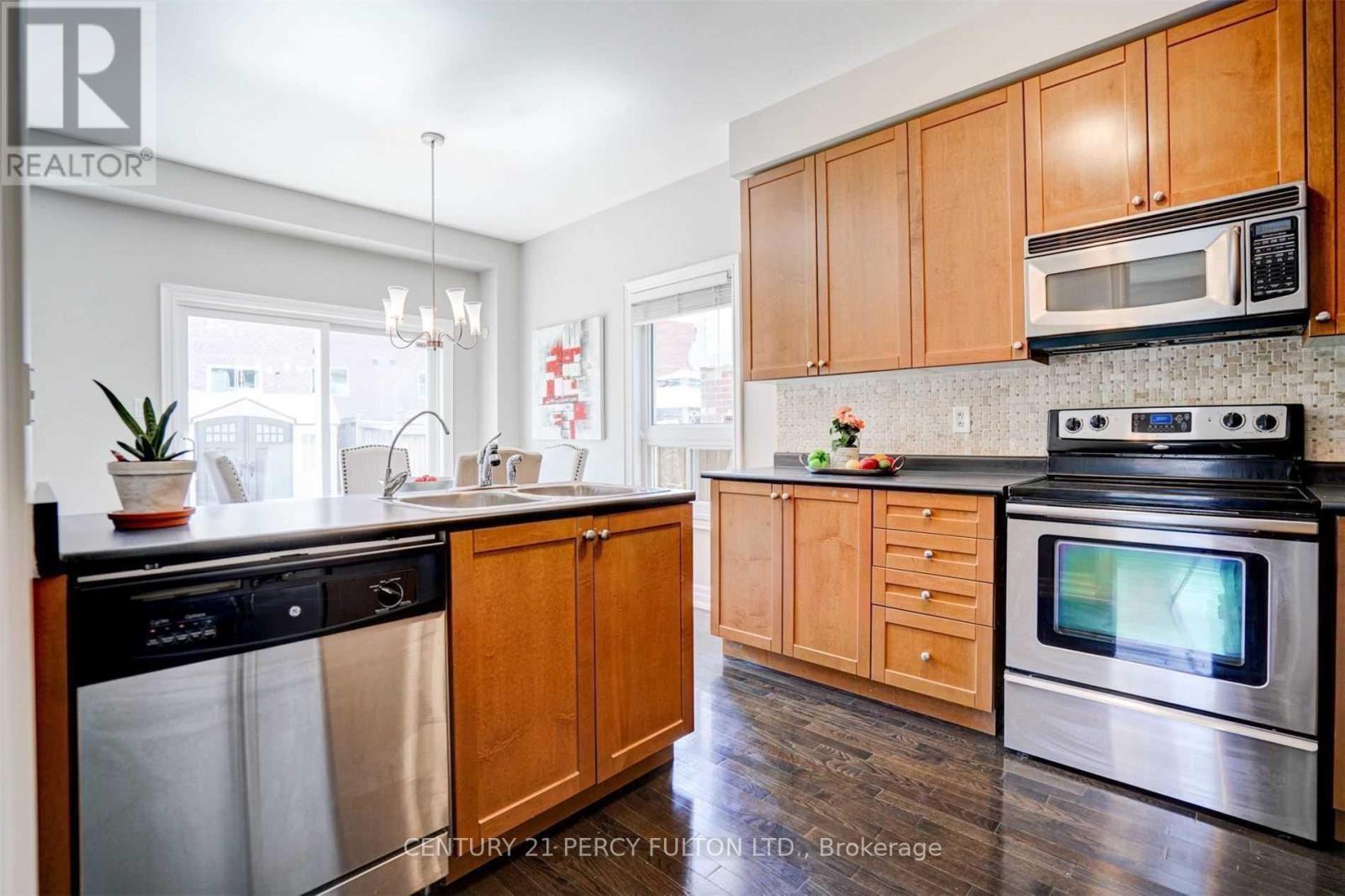 191 Reeves Way Boulevard, Whitchurch-Stouffville, Ontario  L4A 0H8 - Photo 14 - N12208201