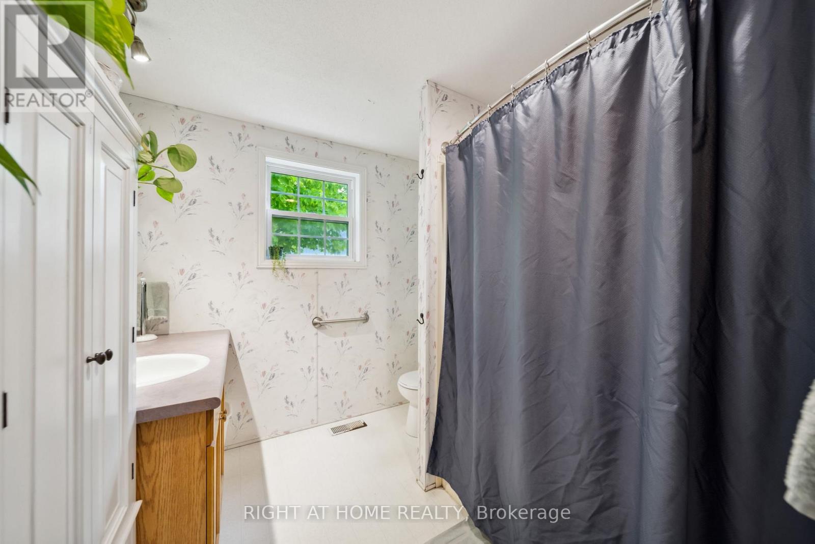 4117 Ash Crescent, Severn, Ontario  L3V 6H4 - Photo 8 - S12208164