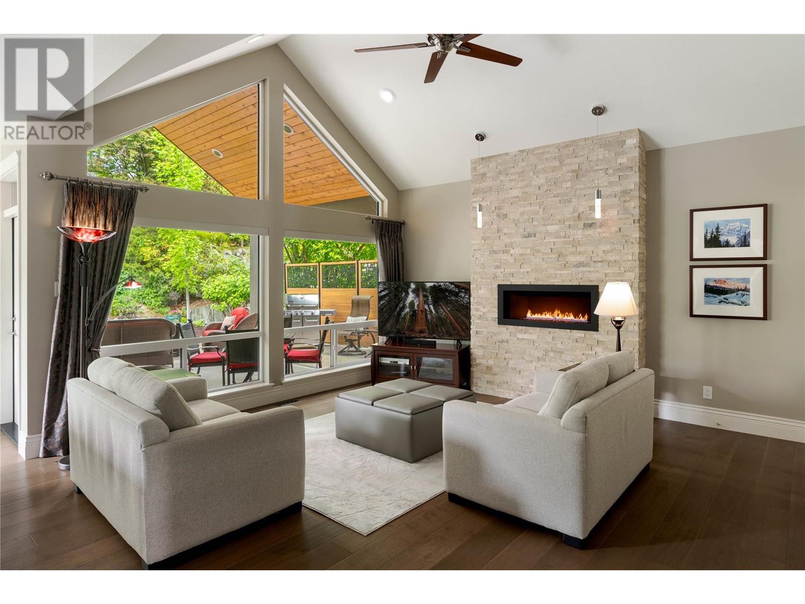 3994 Gallaghers Circle, Kelowna, British Columbia  V1W 3Z9 - Photo 3 - 10349614