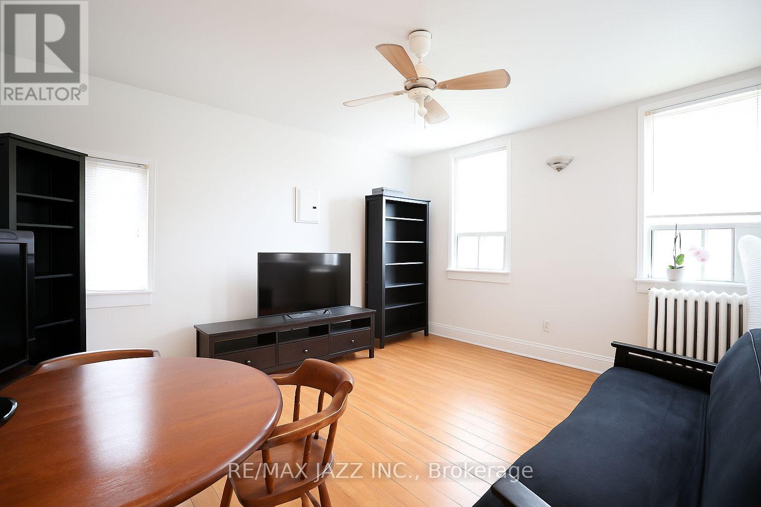 118 Eastwood Boulevard, Toronto (Woodbine Corridor), Ontario  M4L 2C9 - Photo 13 - E12208210