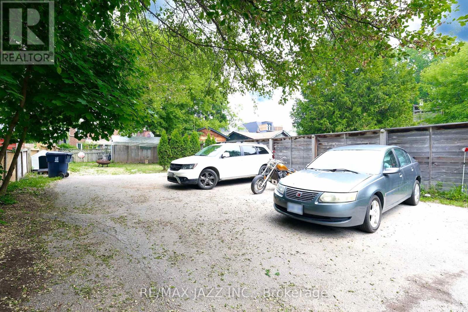 118 Eastwood Boulevard, Toronto (Woodbine Corridor), Ontario  M4L 2C9 - Photo 17 - E12208210