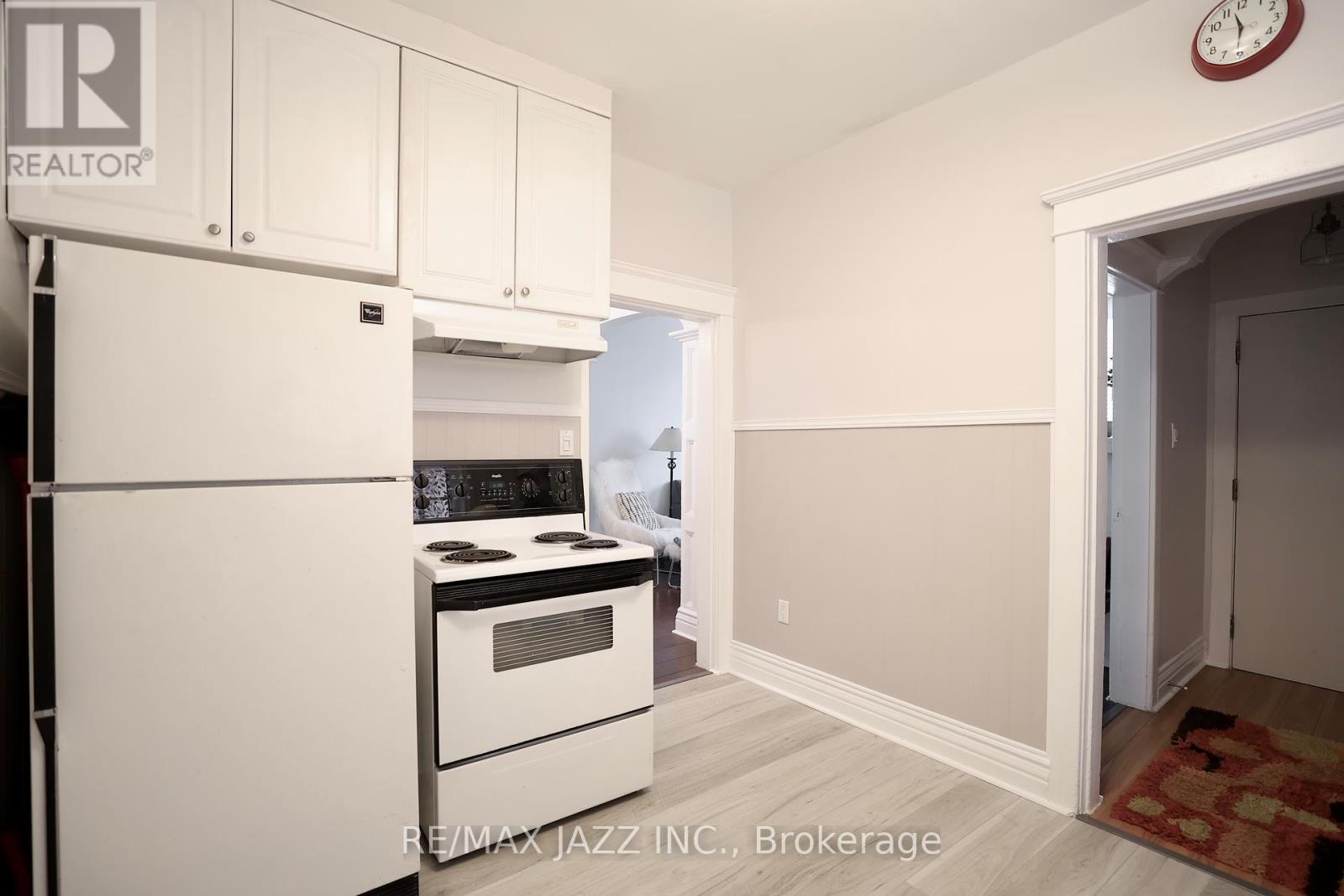 118 Eastwood Boulevard, Toronto (Woodbine Corridor), Ontario  M4L 2C9 - Photo 3 - E12208210