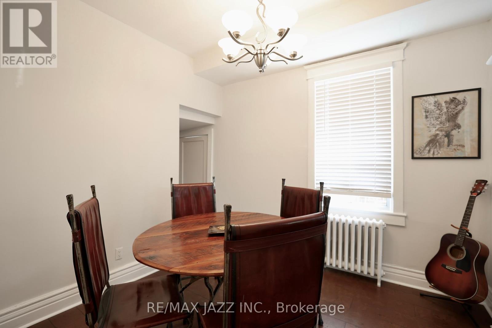 118 Eastwood Boulevard, Toronto (Woodbine Corridor), Ontario  M4L 2C9 - Photo 4 - E12208210