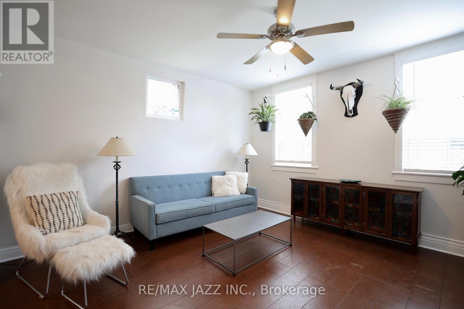 118 Eastwood Boulevard, Toronto (Woodbine Corridor), Ontario  M4L 2C9 - Photo 6 - E12208210