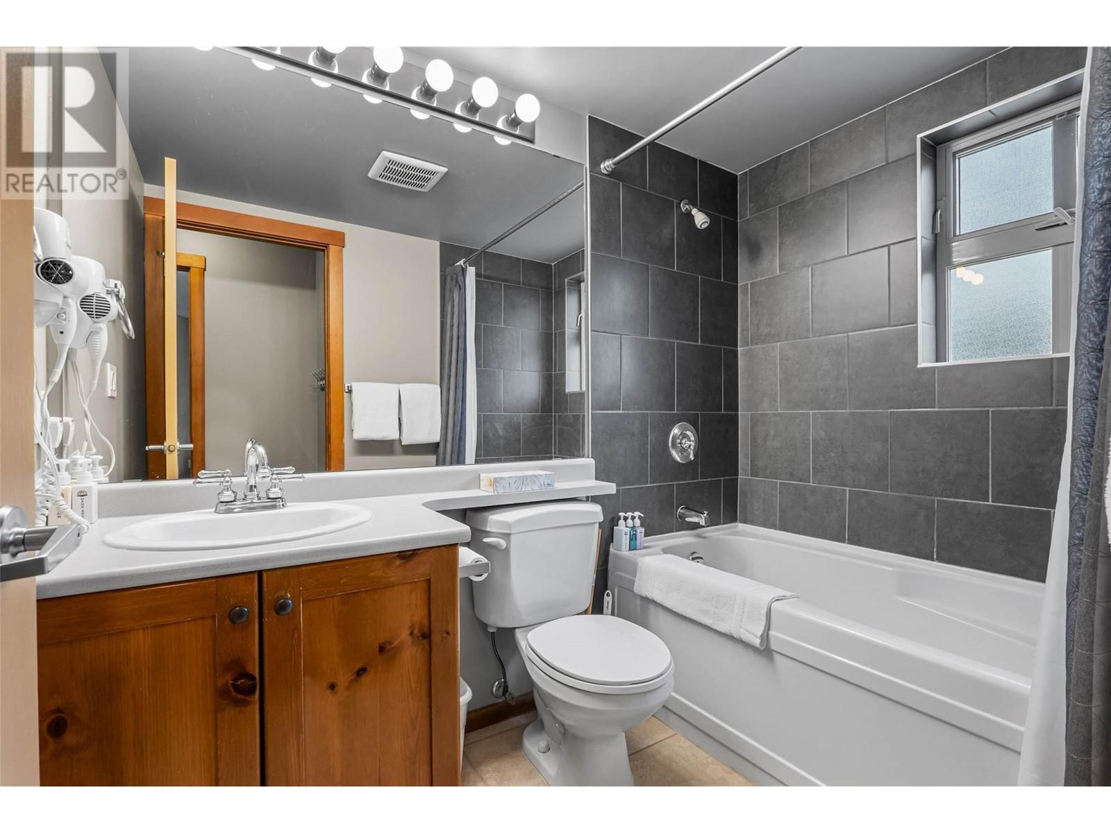 3190 Creekside Way Unit# 218, Sun Peaks, British Columbia  V0E 5N0 - Photo 19 - 10349075