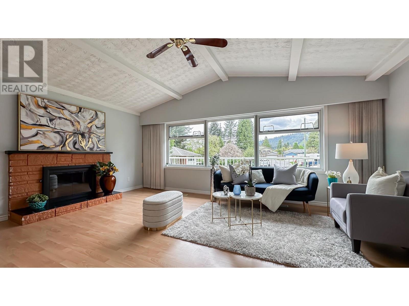 916 Glenacre Court, Port Moody, British Columbia  V3H 1K1 - Photo 5 - R3013258