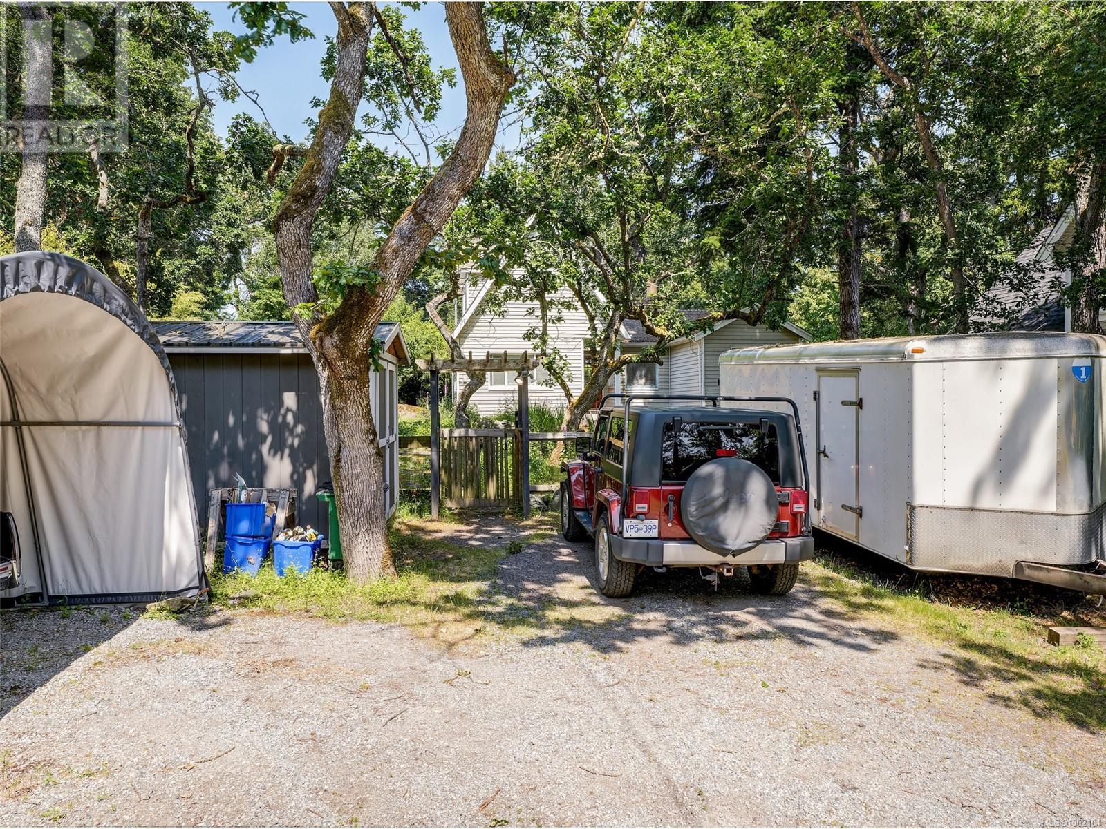 2784 Tudor Ave, Saanich, British Columbia  V8N 1L7 - Photo 9 - 1002104