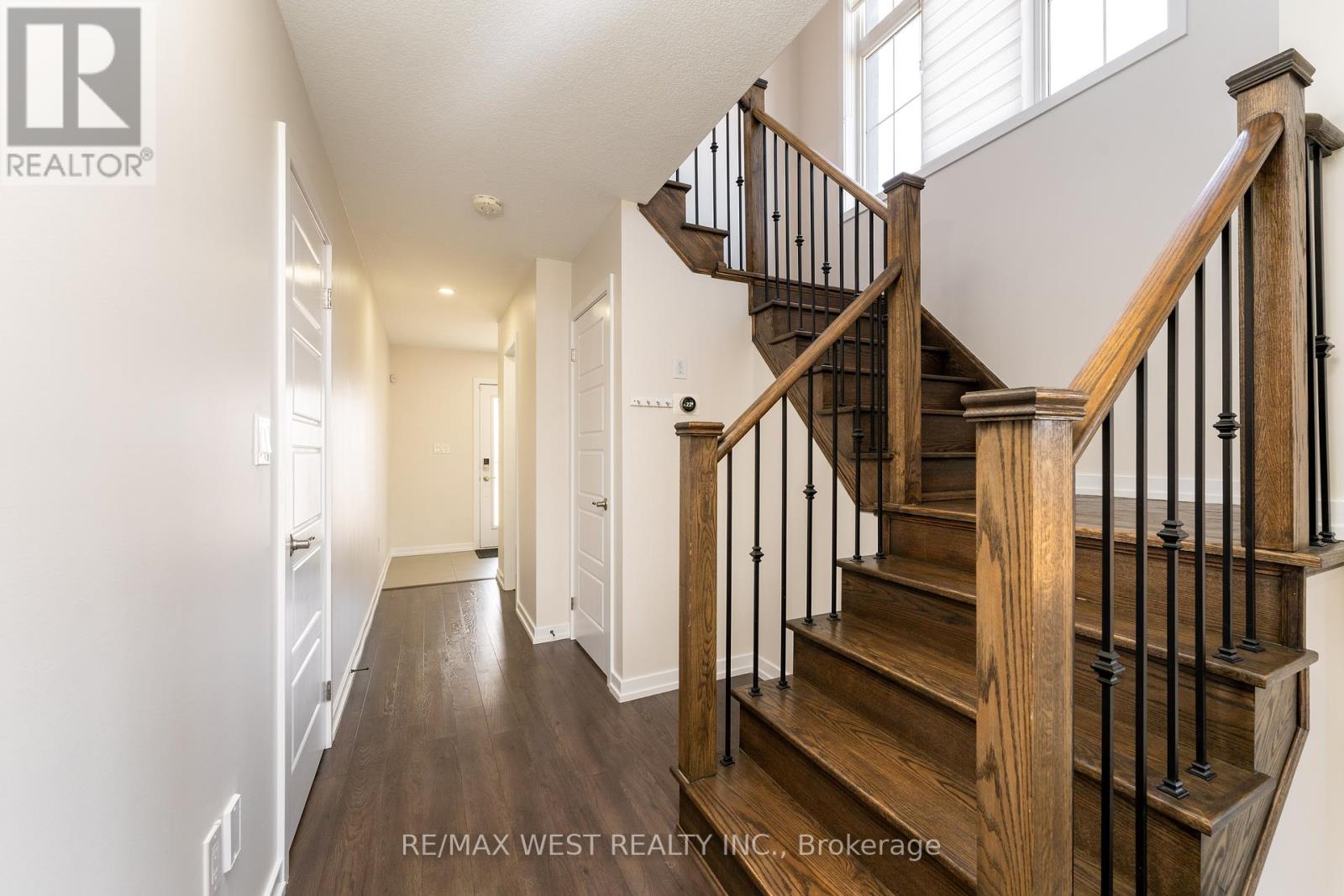 2 Scarletwood Street, Hamilton, Ontario  L8J 0K8 - Photo 8 - X12208175