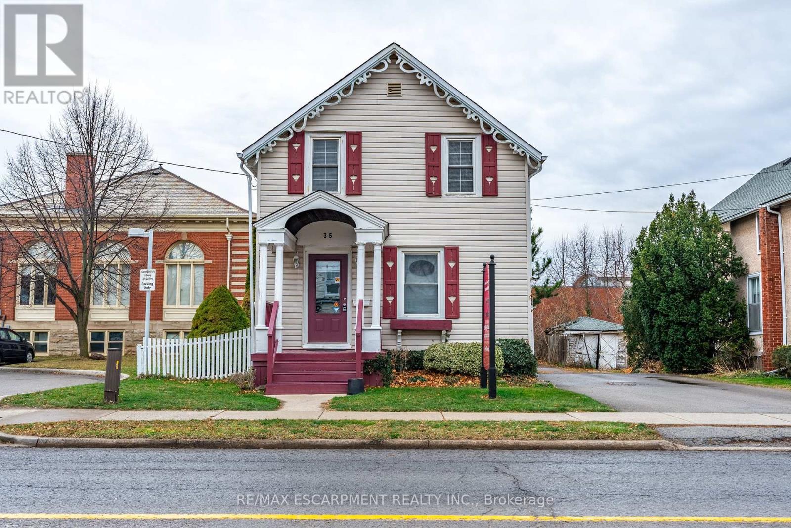 35 Ontario Street, Grimsby (Grimsby East), Ontario  L3M 3H2 - Photo 5 - X12208202