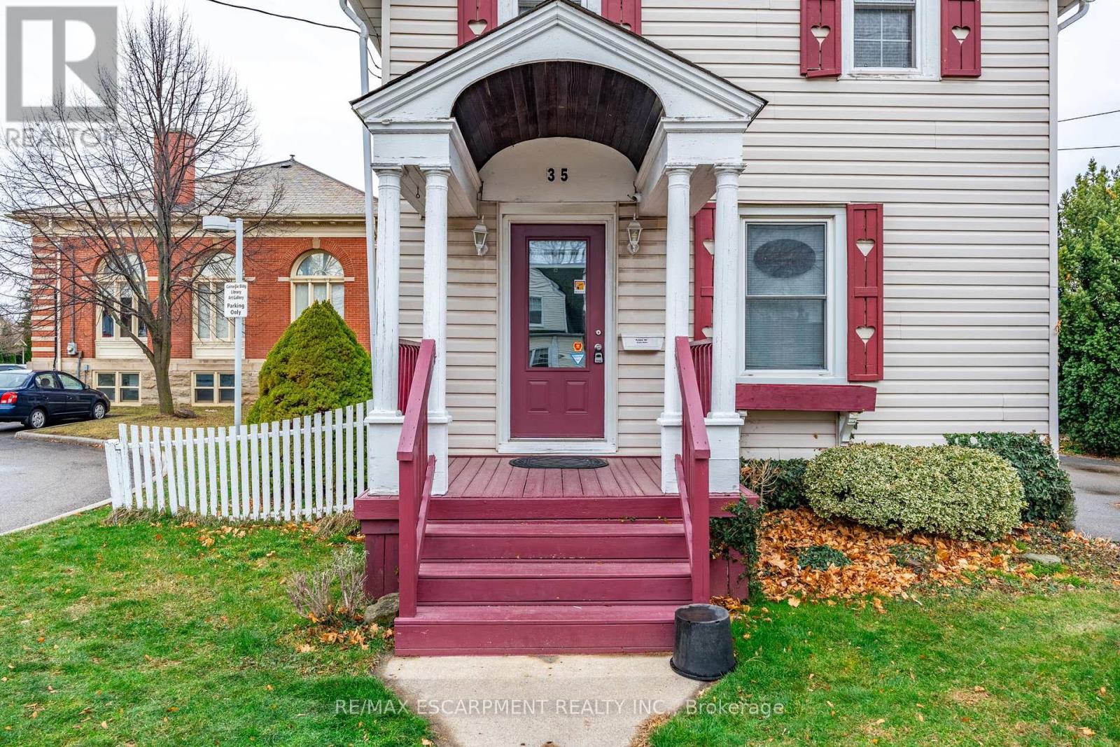 35 Ontario Street, Grimsby (Grimsby East), Ontario  L3M 3H2 - Photo 8 - X12208202