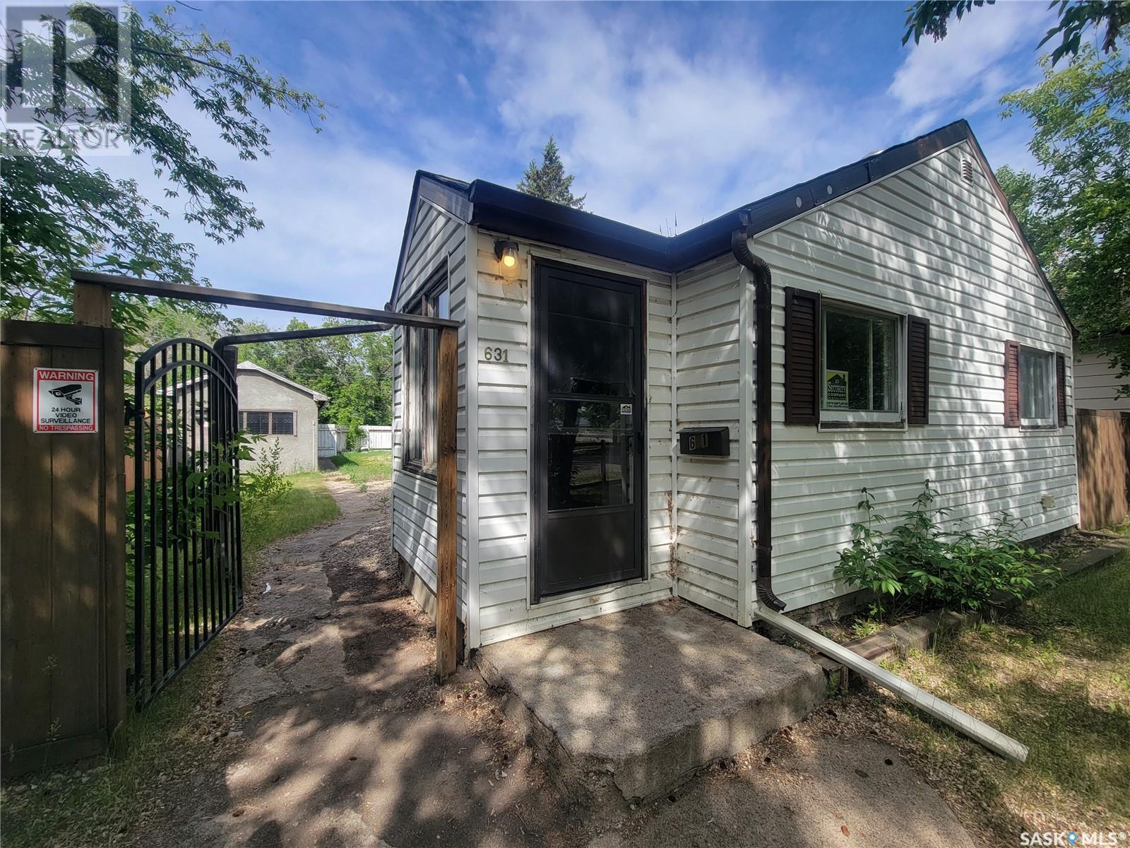 631 102nd Street, North Battleford, Saskatchewan  S9A 1C9 - Photo 3 - SK008728