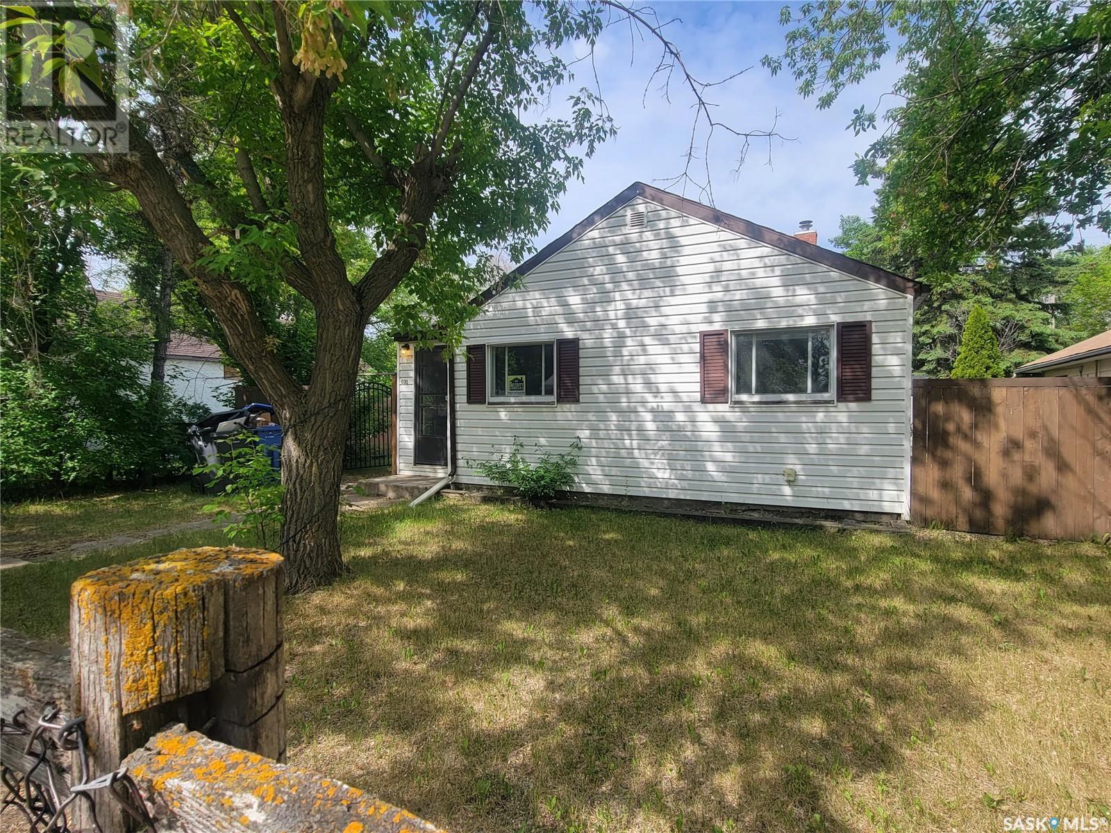 631 102nd Street, North Battleford, Saskatchewan  S9A 1C9 - Photo 2 - SK008728