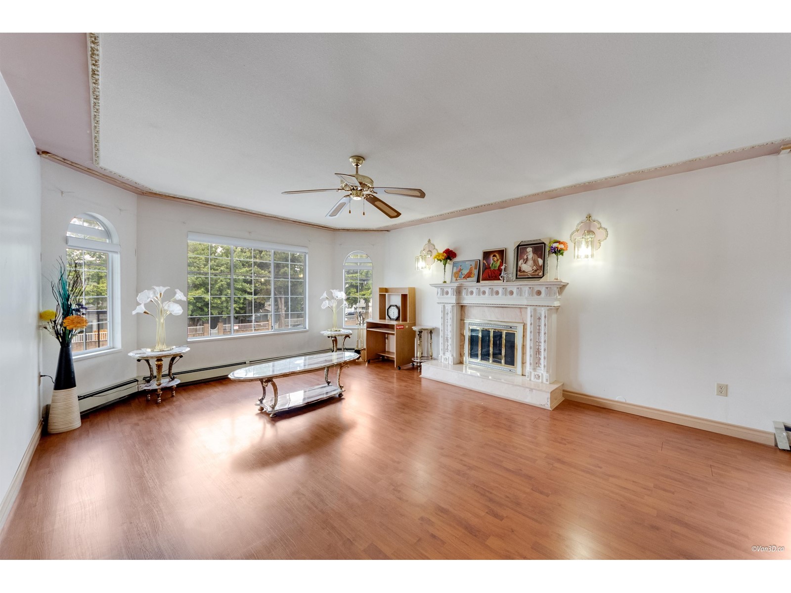 Property at 7976 122 STREET image 3