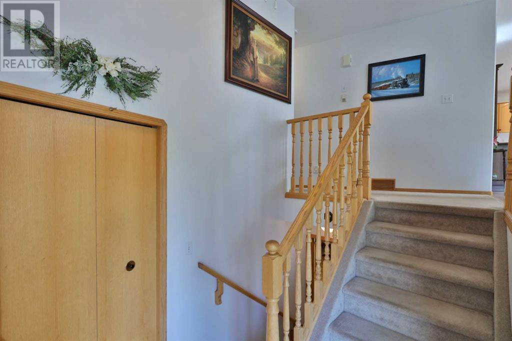 6208 30 Avenue, Camrose, Alberta  T4V 4T2 - Photo 3 - A2229037