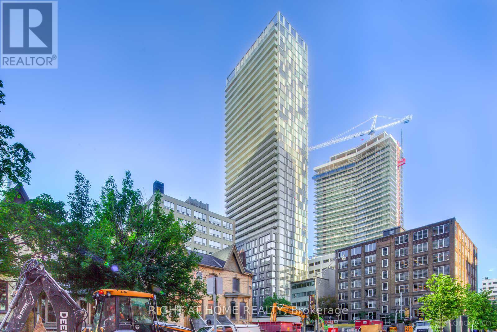 101 PETER STREET, Toronto, Ontario