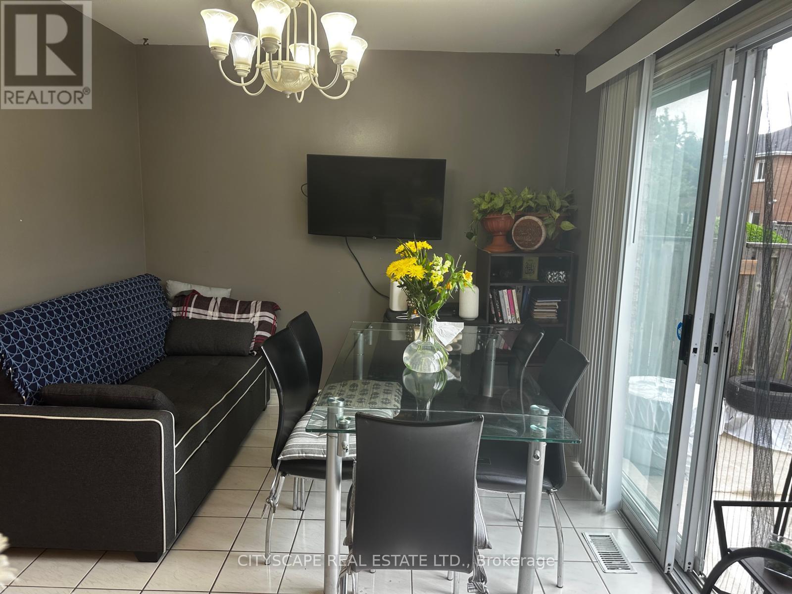 973 Applecroft Circle, Mississauga, Ontario  L5V 2A5 - Photo 17 - W12148630